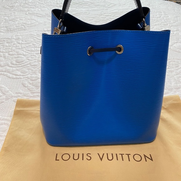 Authentic Louis Vuitton NeoNoe MM Epi Bucket Bag (M55935) - Picture 2 of 16